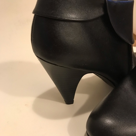 Black 2.5” heel boots - Picture 3 of 4